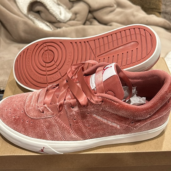 Jordan Series ES SE Wmns - Picture 3 of 3